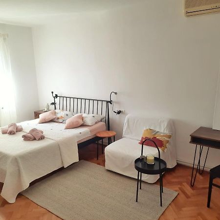 Apartment Nino In Pula Extérieur photo