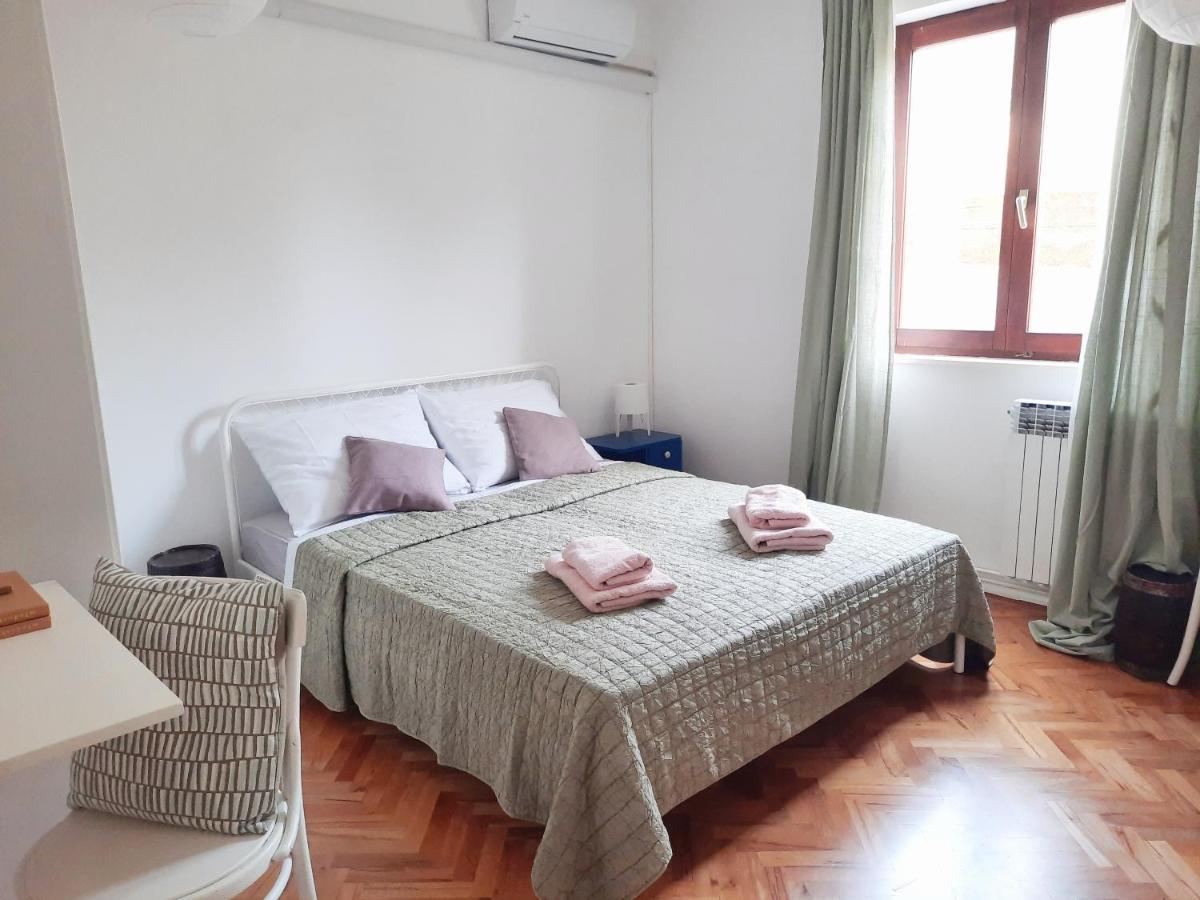 Apartment Nino In Pula Extérieur photo