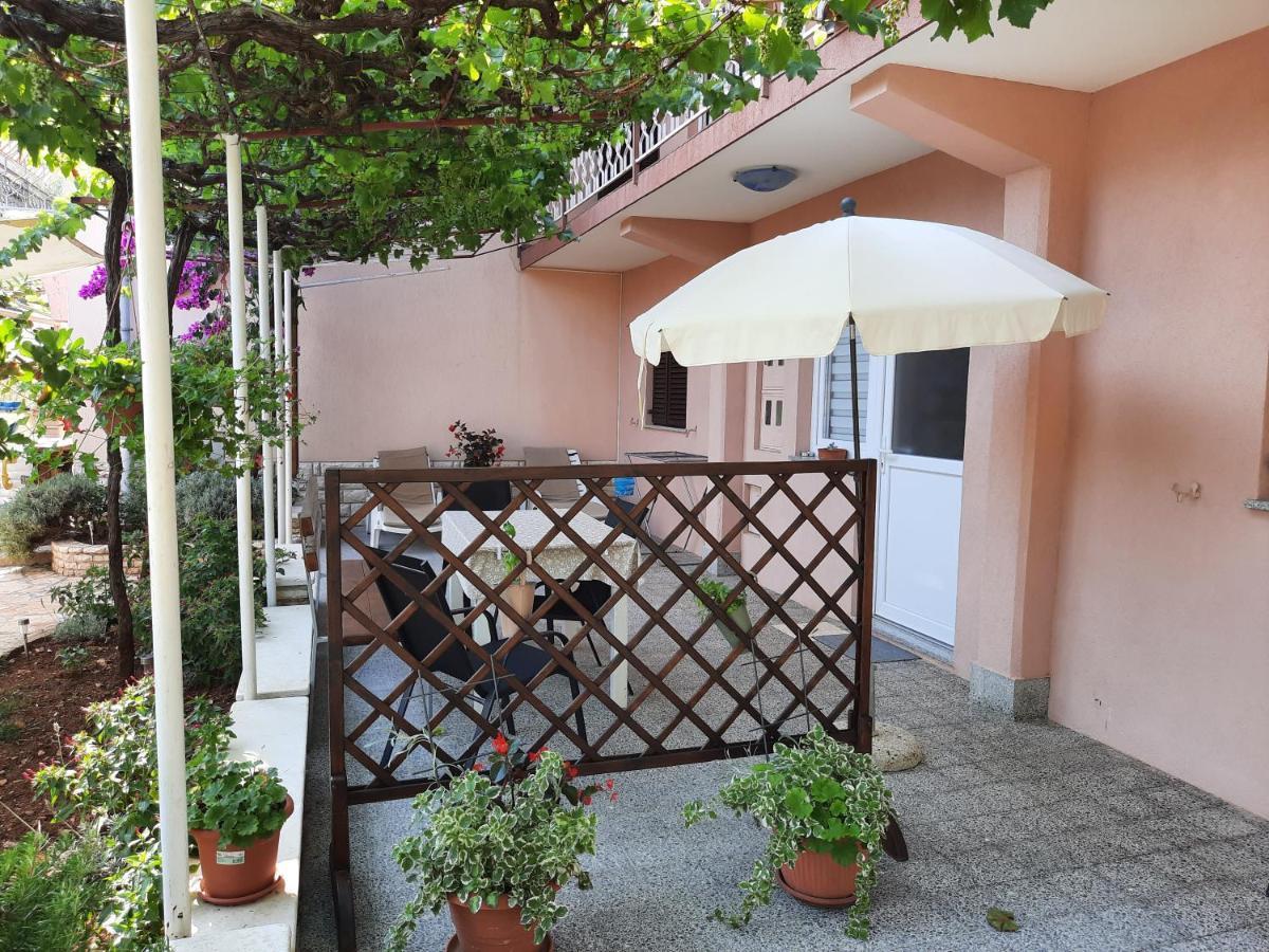 Apartment Nino In Pula Extérieur photo