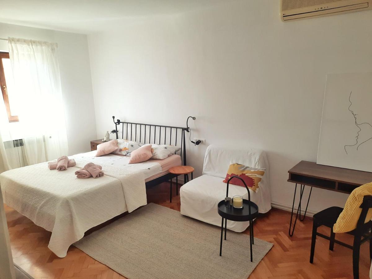 Apartment Nino In Pula Extérieur photo