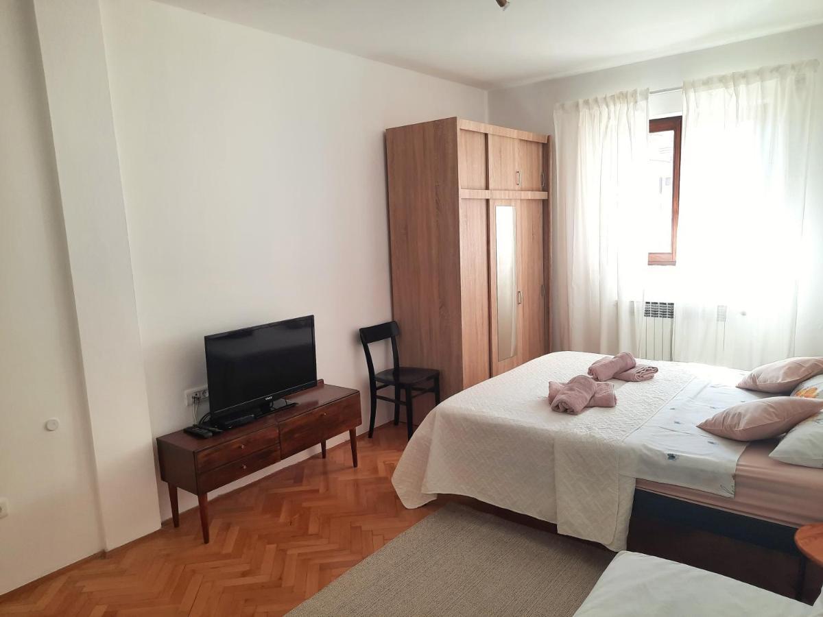 Apartment Nino In Pula Extérieur photo